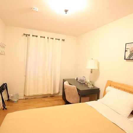 Ya Hua Pei Hotel โตรอนโต ภายนอก รูปภาพ