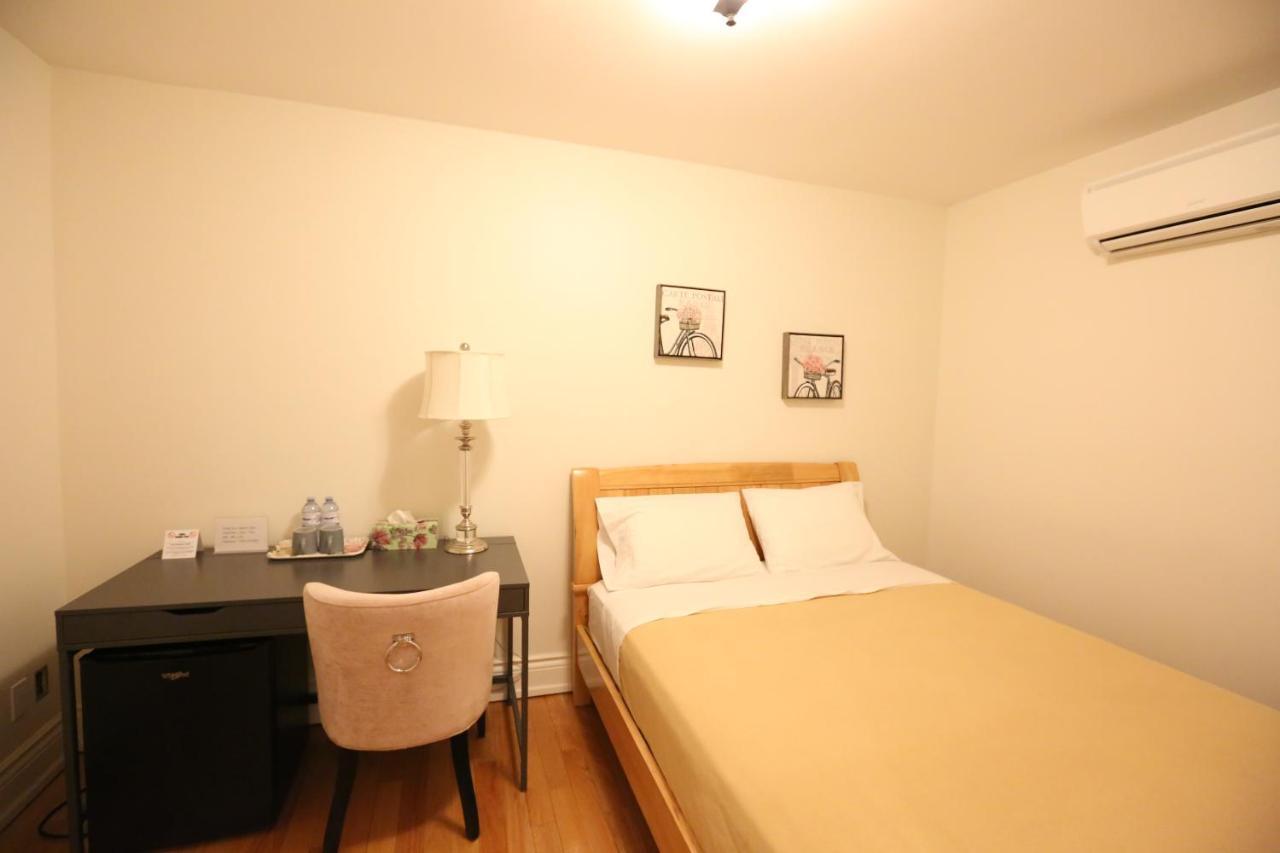 Ya Hua Pei Hotel โตรอนโต ภายนอก รูปภาพ